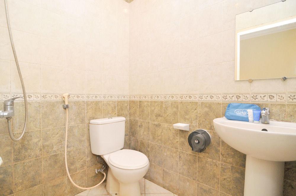 Hotel Maricaya Makassar Esterno foto