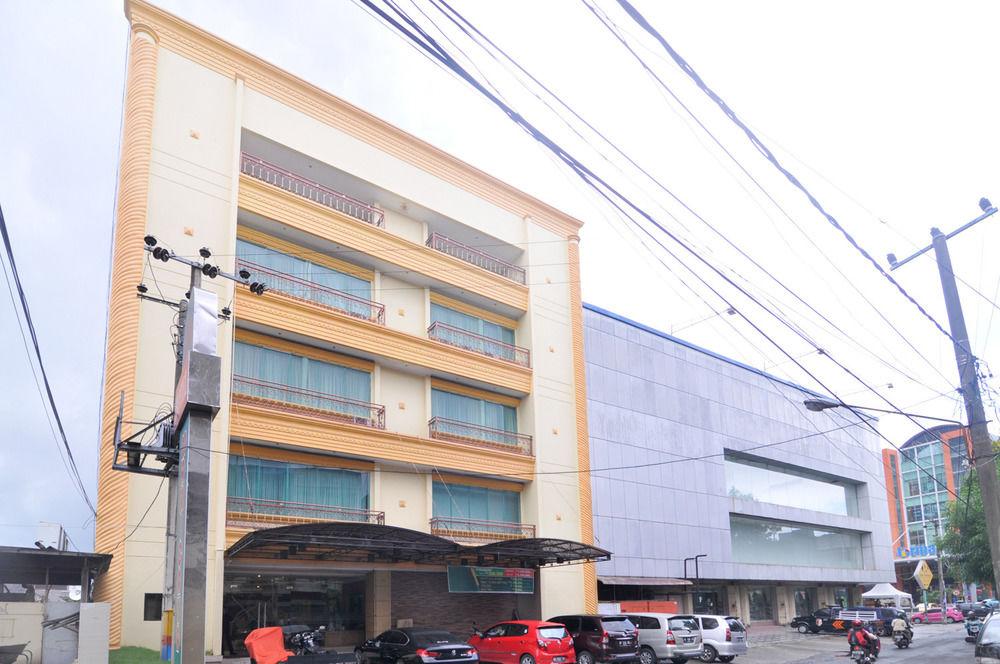 Hotel Maricaya Makassar Esterno foto