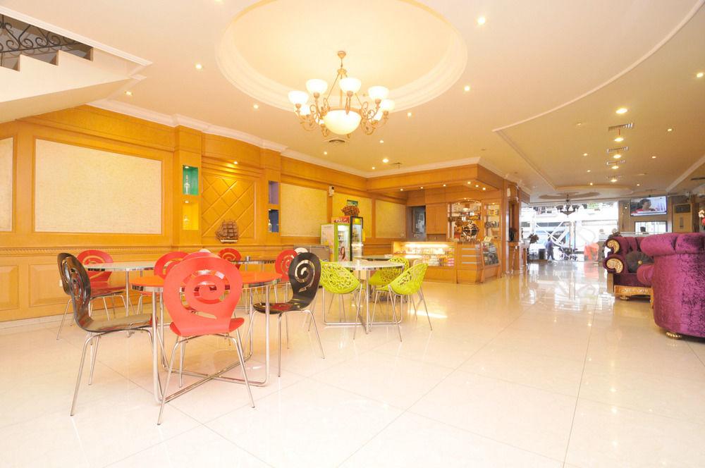 Hotel Maricaya Makassar Esterno foto