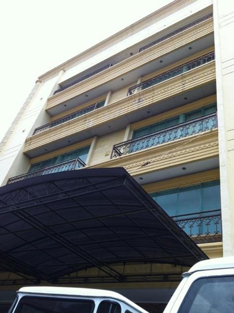 Hotel Maricaya Makassar Esterno foto