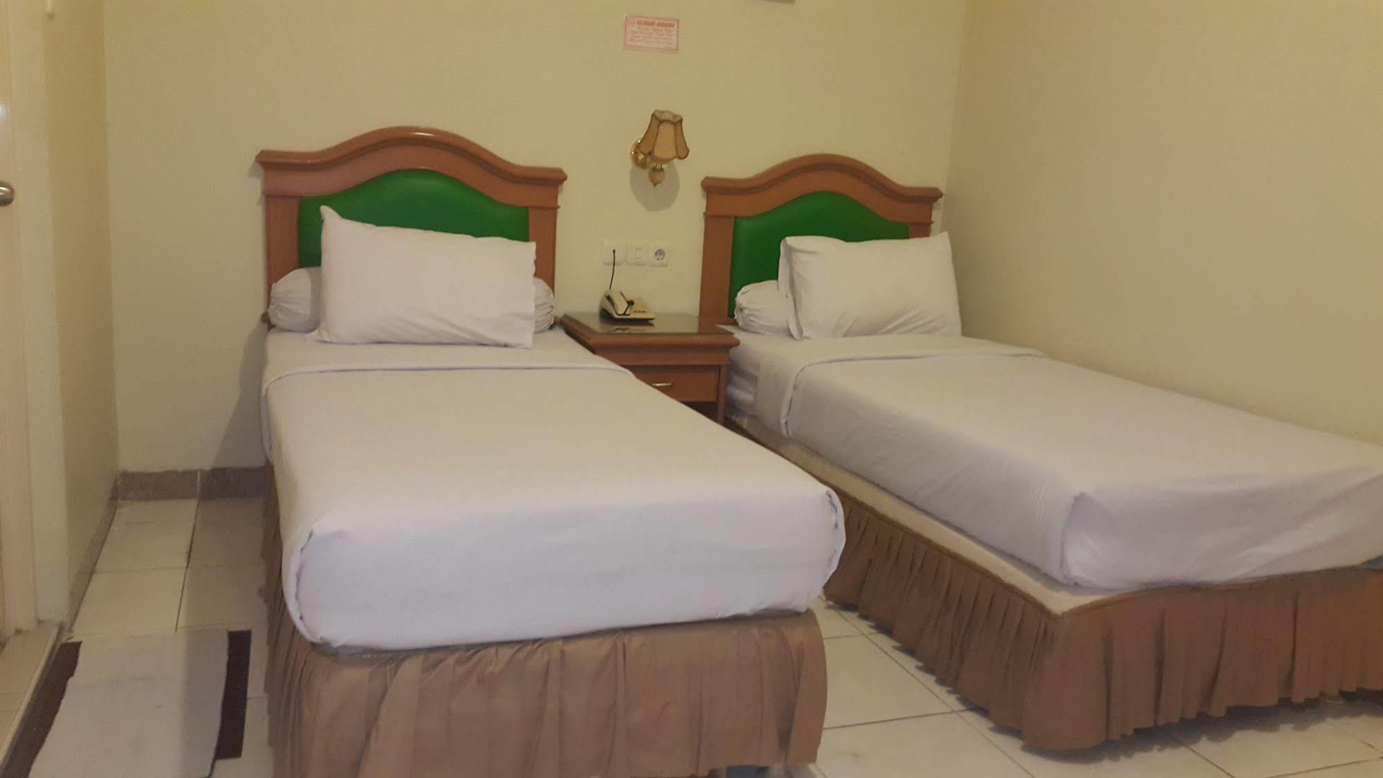 Hotel Maricaya Makassar Esterno foto