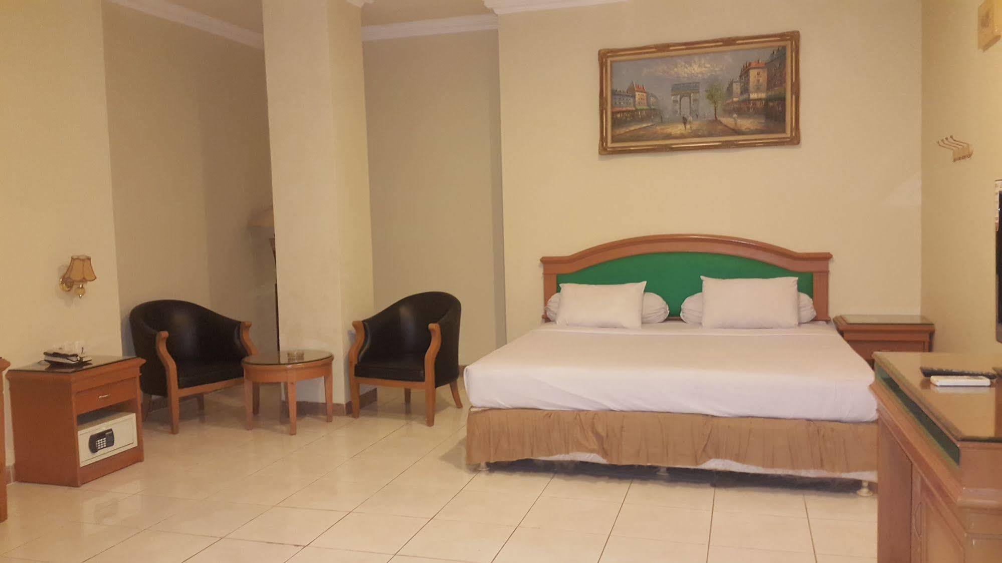 Hotel Maricaya Makassar Esterno foto