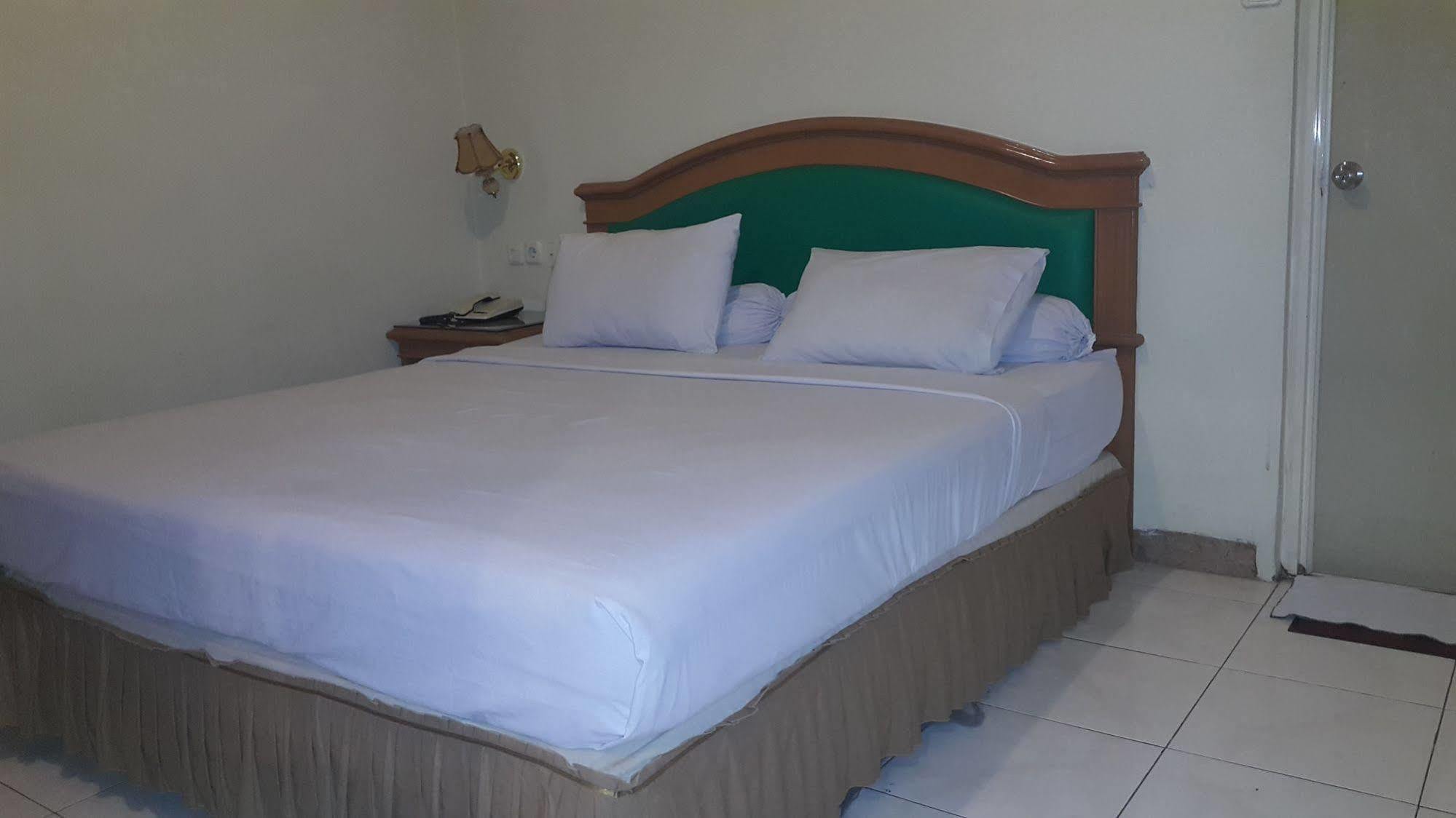 Hotel Maricaya Makassar Esterno foto