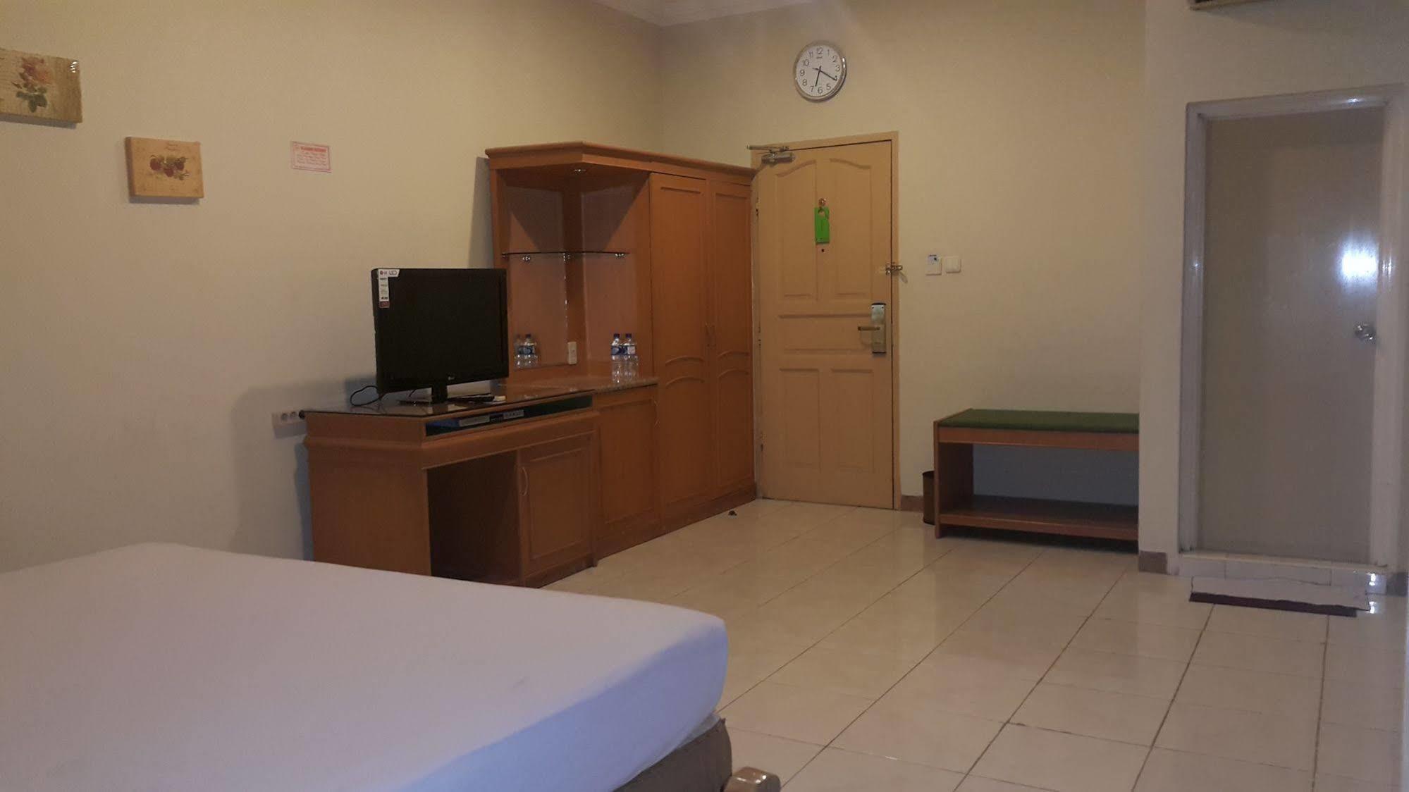 Hotel Maricaya Makassar Esterno foto