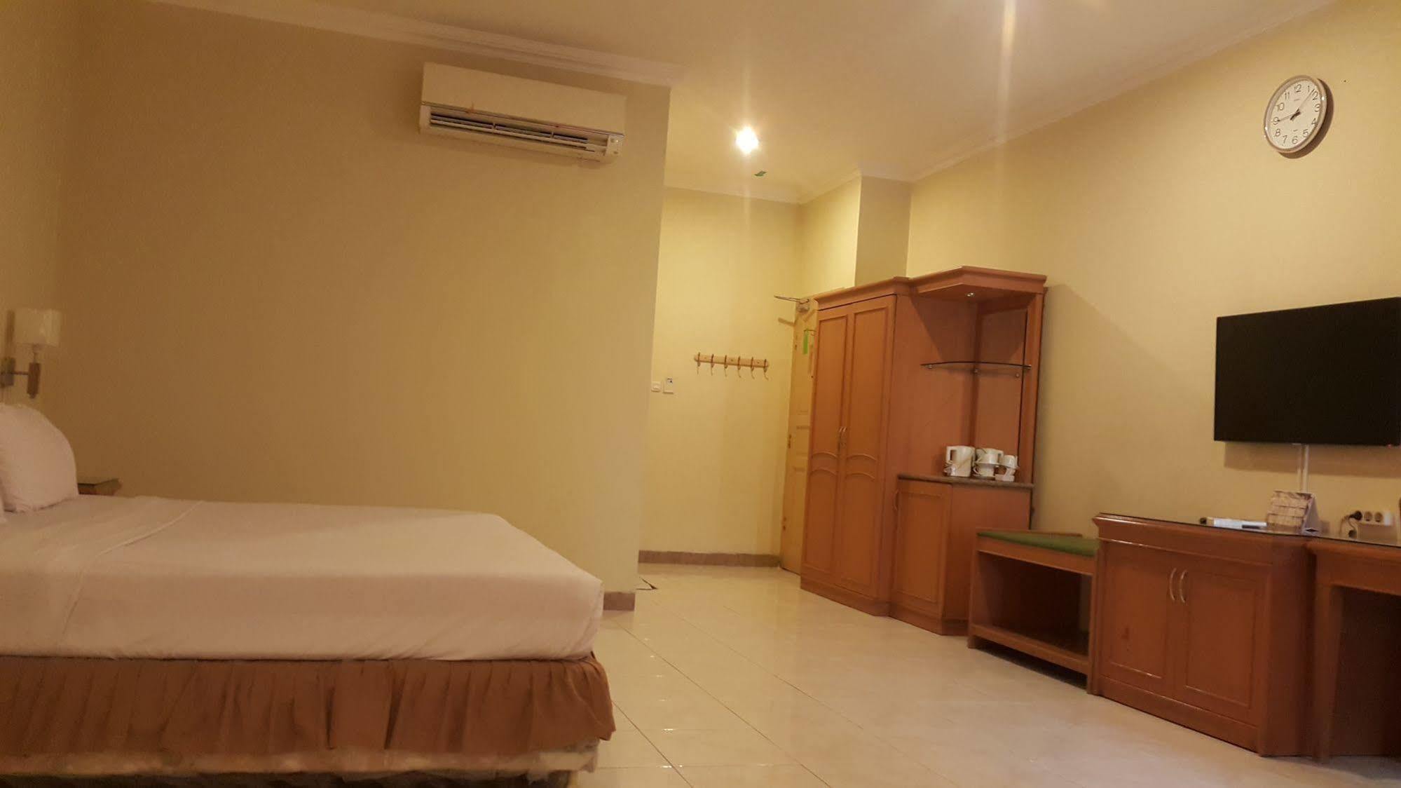 Hotel Maricaya Makassar Esterno foto