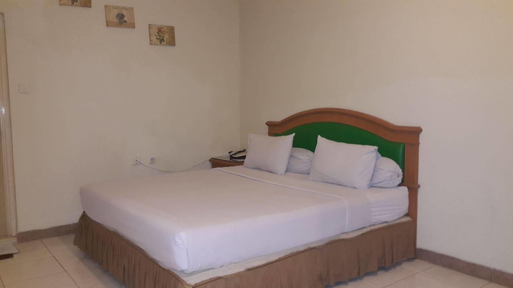 Hotel Maricaya Makassar Esterno foto