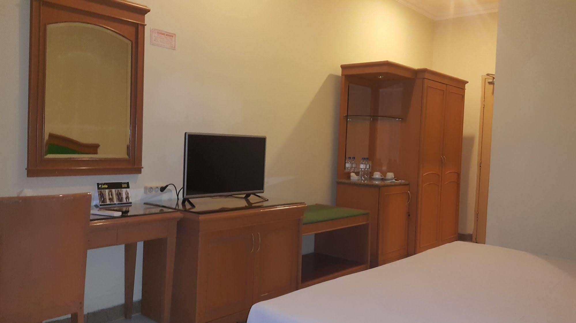 Hotel Maricaya Makassar Esterno foto