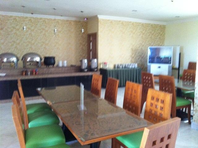Hotel Maricaya Makassar Esterno foto